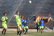 Jogadores do DAC seguem com treinos no Douradão (Foto: Franz Mendes)