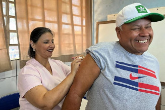 Vacinação contra dengue é direcionada para pessoas entre 4 e 59 anos (Foto: Rogério Vidmantas/Prefeitura de Dourados)