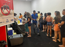 Ponto de vacinação do Shopping Avenida Center atende sábado e domingo (Foto: Rogério Vidmantas/Prefeitura de Dourados)