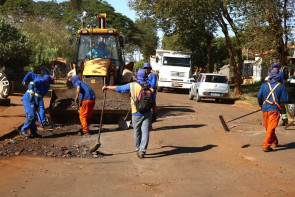 Tapa-buraco chega à rua Dom João VI e segue na região norte