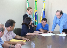 Prefeita Délia recebe projeto de novos investimentos no shopping de Dourados