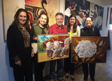 Telas do artista Humberto Spíndola (c) ladeado por Elizabeth Salomão, Ely Oliveira, Cristiane Iguma e Nelida Capilé, presidente da Leilo Dom