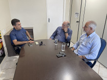 Marçal Filho reunido com o deputado federal Luiz Ovando e o vereador Sérgio Nogueira