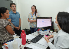 Prefeito também conversou com servidores da UBS e com médicos para saber das necessidades da UBS