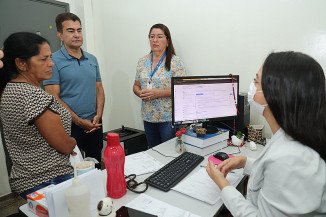 Prefeito também conversou com servidores da UBS e com médicos para saber das necessidades da UBS