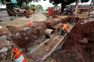 Obra de boca-de-dragão está sendo construída na rua Afonso Pena irá melhorar a captação de água de chuva – Fotos: A. Frota