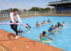 Hidroginástica é uma das modalidades oferecidas no Jorjão de forma gratuita pela Prefeitura de Dourados. Foto: A. Frota