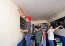 Mutirão de limpeza envolveu servidores de várias secretarias na manhã de sábado no posto de saúde do conjunto Izidro Pedroso. Foto: A. Frota