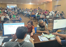 Período para busca de vaga remanescente na Rede Municipal de Ensino começou nesta sexta-feira em Dourados e pais de alunos remanescentes foram acolhidos pela Central de Matrículas