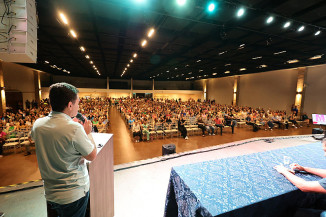 Prefeito Marçal Filho anuncia durante a abertura da Jornada Pedagógica 2025 que o primeiro projeto de lei do atual governo será para beneficiar os educadores. Foto: A. Frota