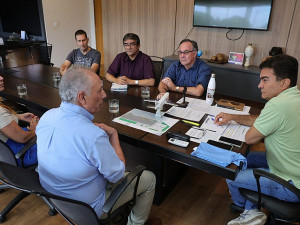Marçal Filho reunido com Rudel Espíndola Trindade Júnior, secretários municipais e assessores do Detran. Foto: A. Frota