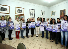 Prefeita Délia, secretárias e assessoras 'vestiram a camisa' da campanha Agosto Lilás