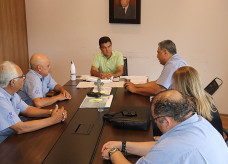 Foto: Divulgação   Legenda – O prefeito Marçal Filho reunido com a secretária Gisella Silva Melo e representantes da Federação de Bandas e Fanfarras do Estado