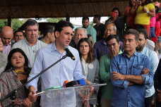 Ministro Silvio Costa Filho anuncia investimentos no Aeroporto Regional Francisco de Matos Pereira durante solenidade nesta sexta-feira, no Jorjão. Foto: A. Frota