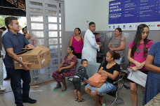 Prefeito Marçal Filho e secretário de saúde Márcio Figueiredo durante ativação da farmácia no posto de saúde do bairro Jóquei Clube – Foto: A. Frota