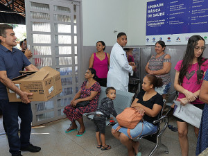 Prefeito Marçal Filho e secretário de saúde Márcio Figueiredo durante ativação da farmácia no posto de saúde do bairro Jóquei Clube – Foto: A. Frota