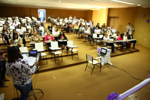 Délia abre oficialmente 'Agosto Lilás'