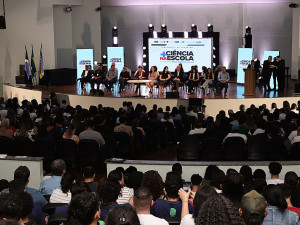 Evento realizado no auditório da UFGD contou com a participação de estudantes, professores e pesquisadores da universidade – Foto: A. Frota