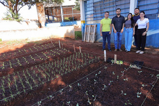 O prefeito Marçal Filho foi conhecer de perto o projeto de horta agroecológica na Escola Municipal Iria Lucia Wilhelm Konzen, no Parque do Lago II