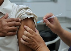 Prefeitura reforça o chamado para que as pessoas se vacinem, sendo este um meio eficaz e seguro de prevenção- Crédito: A. Frota