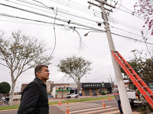 Foto: A. Frota Legenda da foto: Prefeito Marçal Filho acompanha remoção de cabos obsoletos de internet e telefonia e pede colaboração de empresas