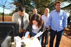 Prefeita exalta parcerias e trabalho  na entrega de benefícios a agricultores