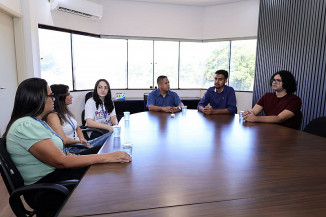 Profissionais finalizam organização do evento que acontece amanhã na Escola Estadual Presidente Vargas. Foto: A. Frota