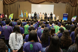Circuito Avança Juventude está sendo realizado durante os períodos da manhã e da tarde na escola Presidente Vargas – fotos: A. Frota