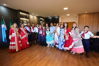 Equipe do CTG de Dourados esteve no gabinete do prefeito nesta quinta-feira – Foto: A. Frota