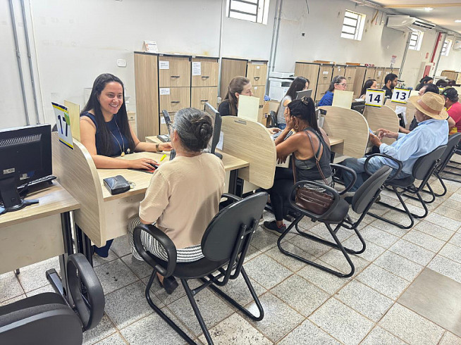 Central de Atendimento ao Cidadão ficou lotada nos dias 9 e 10, levando a Prefeitura de Dourados a prorrogar o prazo de vencimento do IPTU 2026. Foto: A. Frota