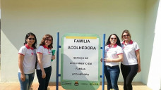 Equipe do programa Família Acolhedora de Dourados, na sede de projeto similar em Cascavel, no Paraná