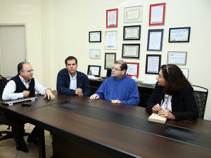 Paulo Cesar esteve na Prefeitura acompanhado do gerente geral da Caixa em Dourados, José Zani Carrascosa, e de técnicos da Superintendência