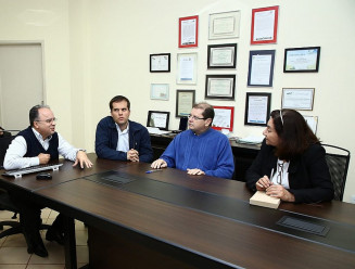 Paulo Cesar esteve na Prefeitura acompanhado do gerente geral da Caixa em Dourados, José Zani Carrascosa, e de técnicos da Superintendência