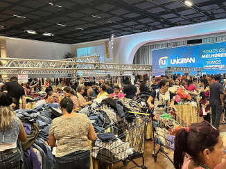 Primeiro dia foi de intensa movimentação no Bazar - (Foto: Douranews)