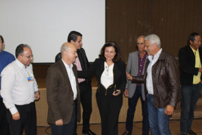 Délia reúne prefeitos da região e reforça  importância do companheirismo na crise