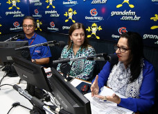 Procuradora Lourdes Benaduce e secretária de Educação Denize Portolann durante entrevista, sábado, na 92 FM