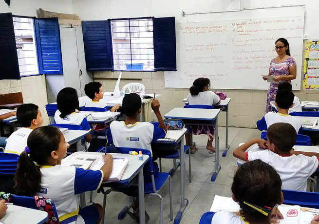 Escolas do Brasil terão conteúdos sobre violência contra mulheres e crianças