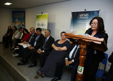 Prefeita Delia Razuk fala a ministro Mendonça Filho sobre potencial educacional de Dourados