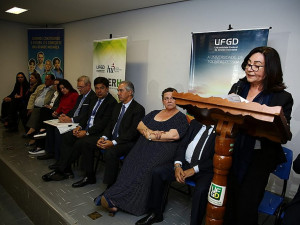 Prefeita Delia Razuk fala a ministro Mendonça Filho sobre potencial educacional de Dourados