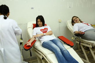 Prefeita Délia Razuk também foi ao Hemocentro e destacou importância da doação de sangue