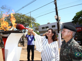 Délia abre semana da Pátria na Praça Antônio João