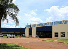 Fachada da prefeitura de Dourados