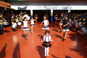 Hora cívica mobiliza comunidade de Macaúba
