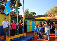 Prefeita Délia destacou a presença da comunidade escolar de macaúba na hora cívica