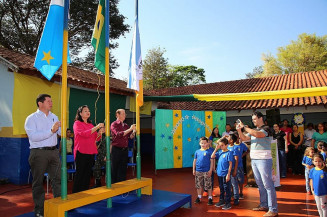 Prefeita Délia destacou a presença da comunidade escolar de macaúba na hora cívica