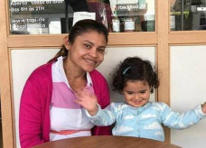A babá Andrea e a filha Isabel, de dois anos