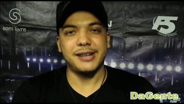 Weslei Safadão manda abraços para Revista DaGente