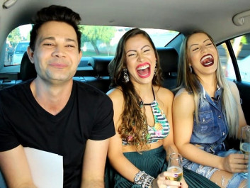 Hester e Helena - No Banco De Trás